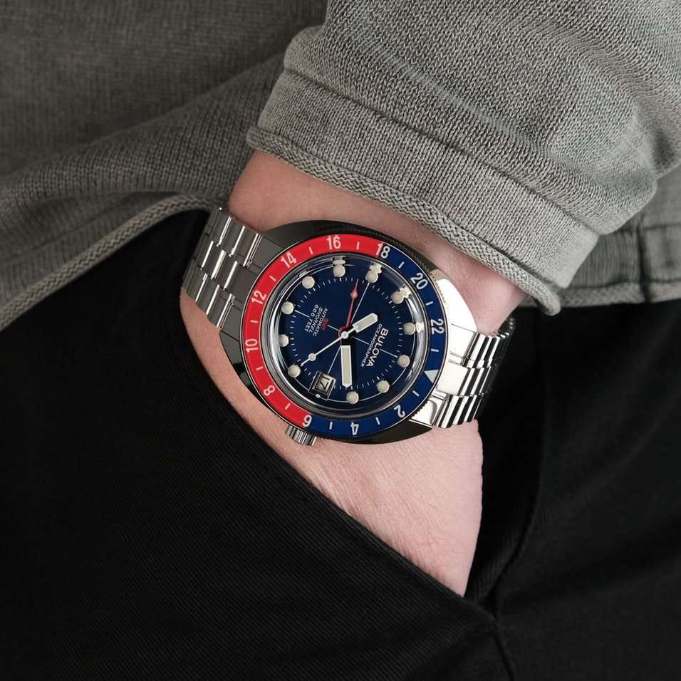 Bulova Bulova Oceanographer 96B405  — детали корпуса и нержавеющая сталь