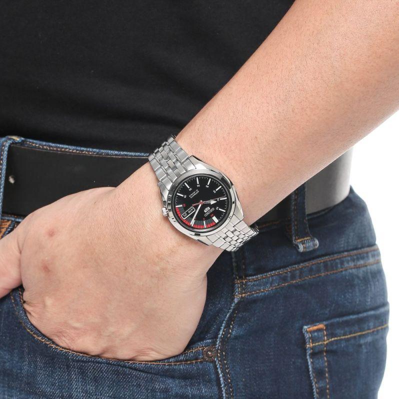 Seiko SNK375J1 мужские часы застежка крупным планом