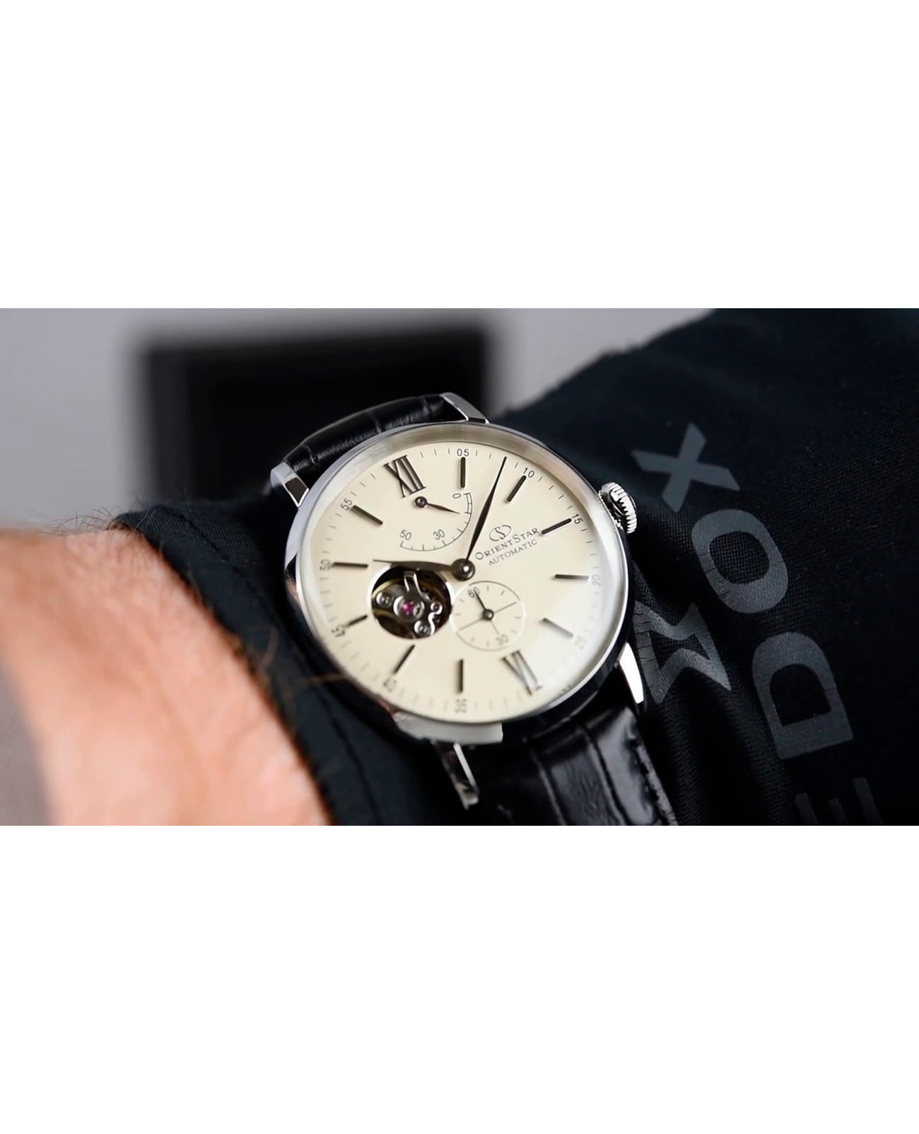 Orient RE-AV0002S мужские часы застежка крупным планом