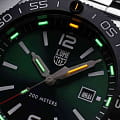 Luminox XS.3137 наручные мужские часы застежка крупным планом