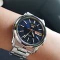 Seiko Seiko 5 Regular SNKL79K1  наручные мужские часы фото под углом.