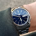 Seiko Seiko 5 Regular SNKE51K1  наручные мужские часы фото под углом.