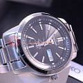 Seiko Seiko 5 Regular SNKM89K1S 5 regular японские мужские часы на браслете нержавеющая сталь боковой вид